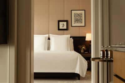 Premier Lakeview Suite