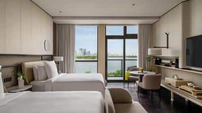 Premier Lake View Room - Twin