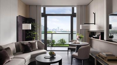 Deluxe Lake View Suite