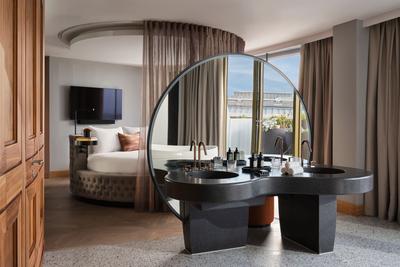 Penthouse Suite