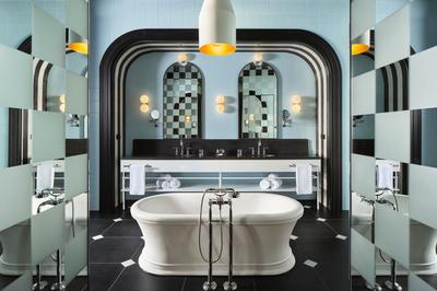 Extreme WOW Presidential Suite