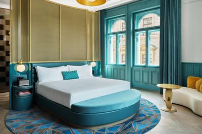 Cool Corner Suite