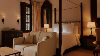 Grand Deluxe Colonial Room