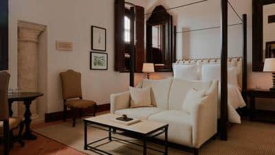 Grand Premier Colonial Room