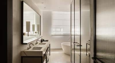 Deluxe King Accessible Suite