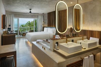 Deluxe Room, 1 King, Ocean View