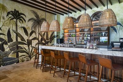Almare Lobby Bar