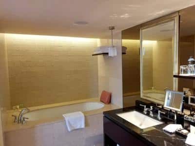 Deluxe Corner Bathroom