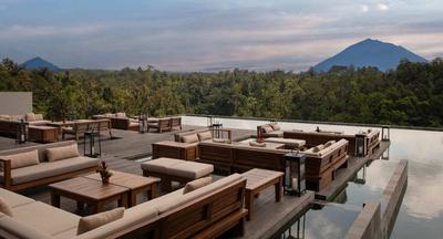 Lobby Deck