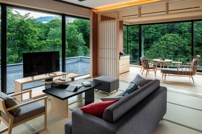Deluxe Corner Suite