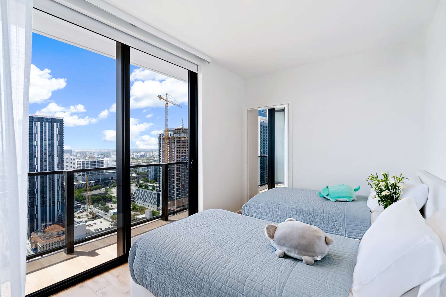 City View Three Bedroom Suite with King/Queen/Two Twins