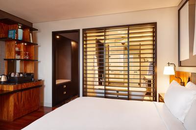 Guest Room - 1 King Bed