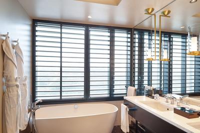 Corner Suite - Bathroom