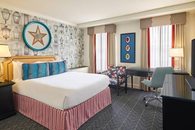 Alexandrian Guest Room - Queen Bed