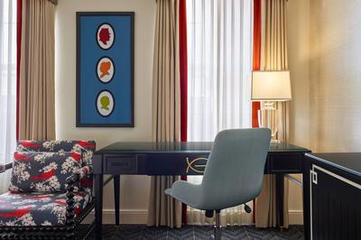 Alexandrian Guest Room - Work Space
