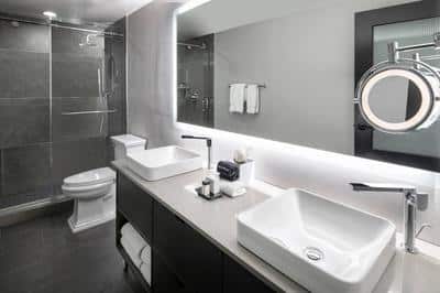 Station Master Suite - Bathroom