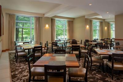 Acqua Restaurant & Lounge