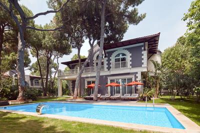 Albatross Deluxe Villa
