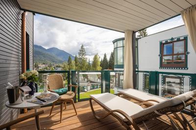 Studio Terrace Loungers View Table