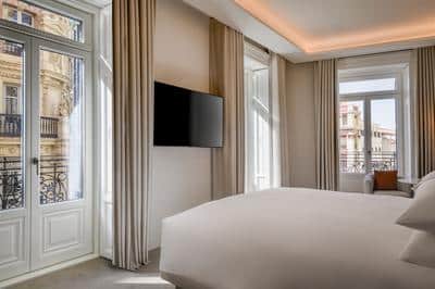Premium Deluxe Corner Room