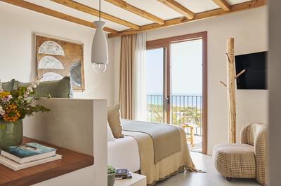 Double Deluxe Room with Front Sea View