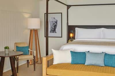 Deluxe Room, 1 King, Partial Ocean View, Balcony