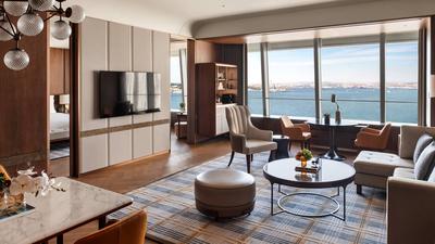 Four Seasons Premier Suite