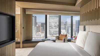 Four Season Corner Suite