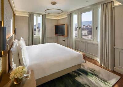 Grand Corner Suite