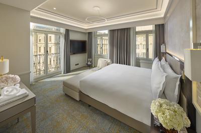 Corner Suite with Balcony