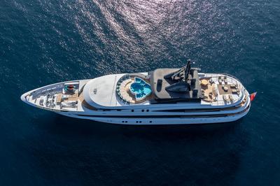 Treville’s private luxury yacht Luna B