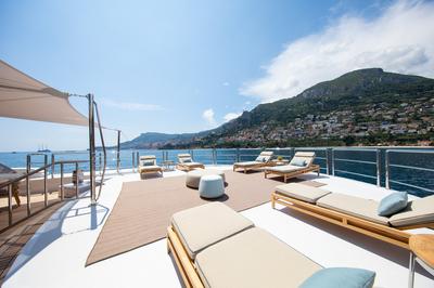 Treville’s private luxury yacht Luna B