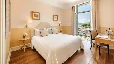 Prestige with Lateral Sea View