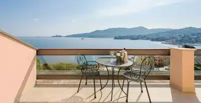 Panoramic Executive Suite