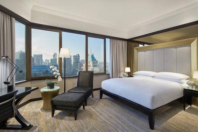 Premier Guest Room, One King Bed