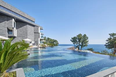 RE FRESH Outdoor Pool Infinity Pool