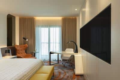 King Deluxe Guest Room - In-room Amenities