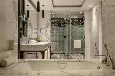 Two-Bedroom Adventurer Suite - Bathroom