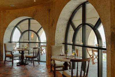 ADRIFT Anda - Dining Area