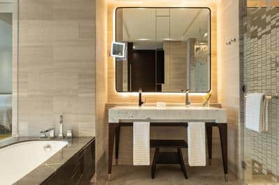 Deluxe Two-Bedroom Apartment - Main Bathroom