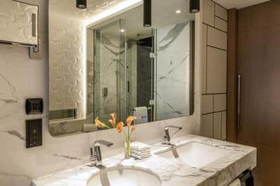 Twin Vendôme Guest Rooms - Bathroom