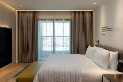 Deluxe Studio Apartment - Bedroom