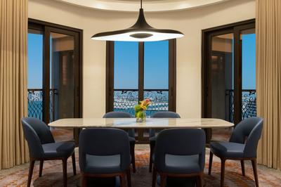One Bedroom Explorer Suite - Dining Area