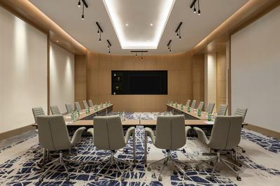 L'Atelier Meeting Room - U-Shape Setup