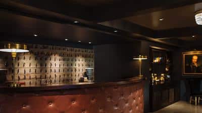 kimpton-palladian-front-desk-44178e1f