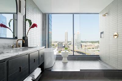 Lumina Suite Bathroom