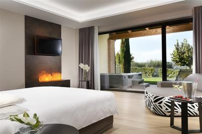 ROMANTIC SUITE WITH PATIO