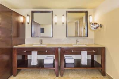 Honeymoon Suite Bathroom