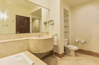 Governor Suite Bathroom
