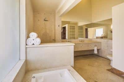 Governor Suite Bathroom